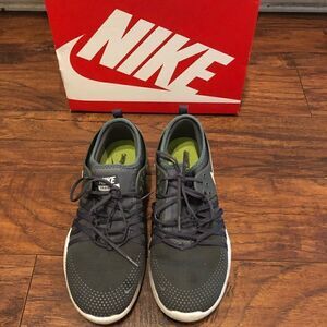 NIKE free training athletic running shoes sneakers women 10 / men 8.5 gray